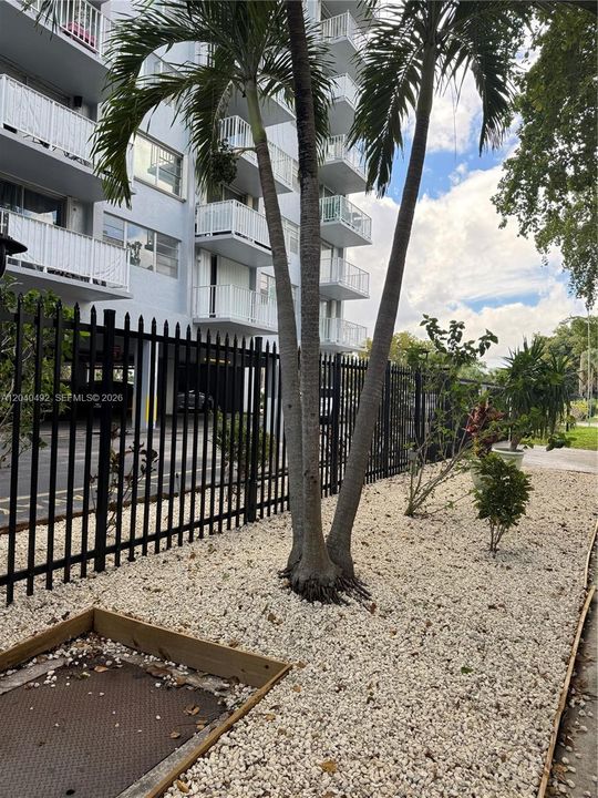 For Rent: $1,500 (0 beds, 1 baths, 576 Square Feet)