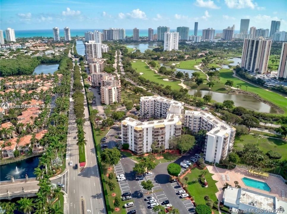 На продажу: $199,000 (1 спален, 1 ванн, 741 Квадратных фут)