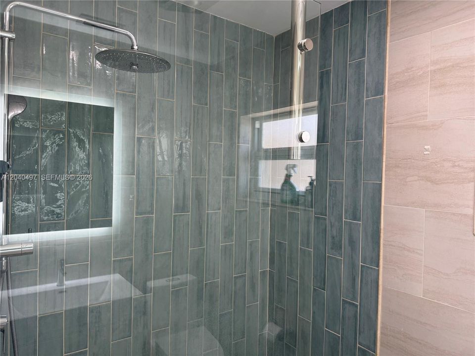 En Venta: $1,350,000 (3 camas, 2 baños, 1880 Pies cuadrados)