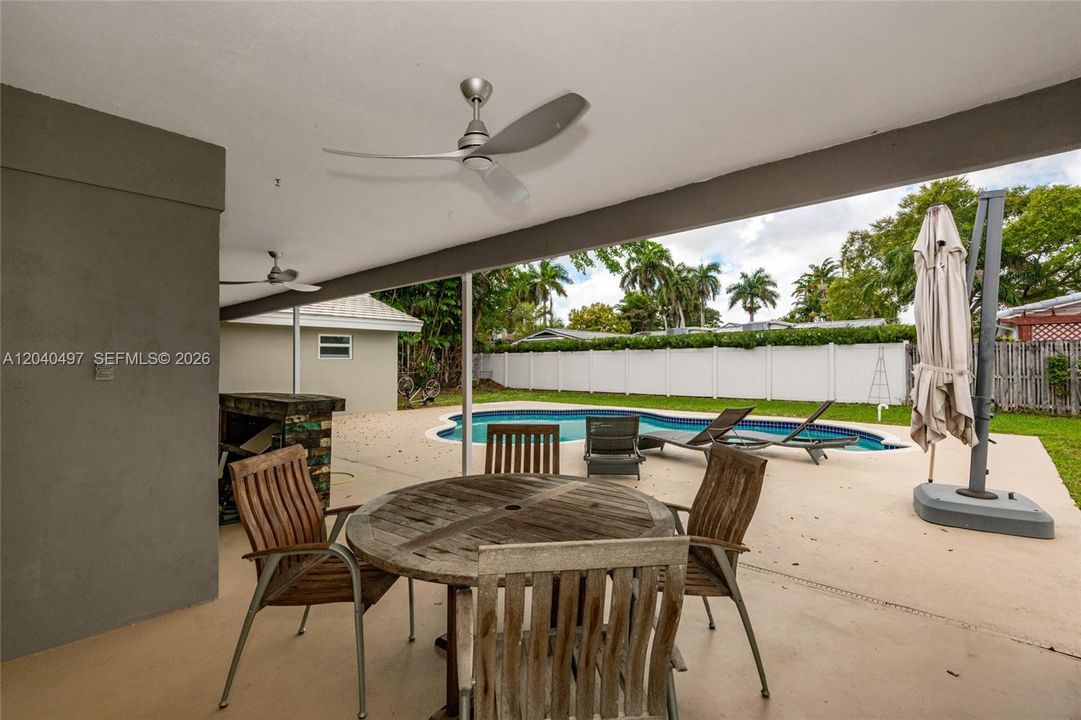 En Venta: $1,350,000 (3 camas, 2 baños, 1880 Pies cuadrados)