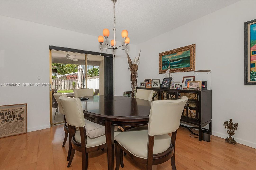 En Venta: $1,350,000 (3 camas, 2 baños, 1880 Pies cuadrados)