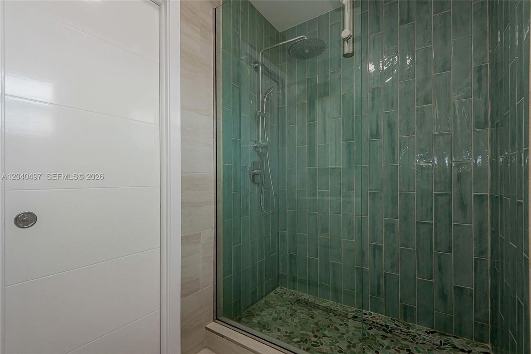 En Venta: $1,350,000 (3 camas, 2 baños, 1880 Pies cuadrados)