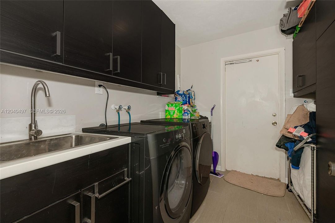 En Venta: $1,350,000 (3 camas, 2 baños, 1880 Pies cuadrados)