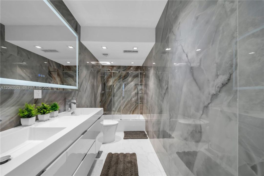 В аренду: $4,800 (2 спален, 2 ванн, 1275 Квадратных фут)