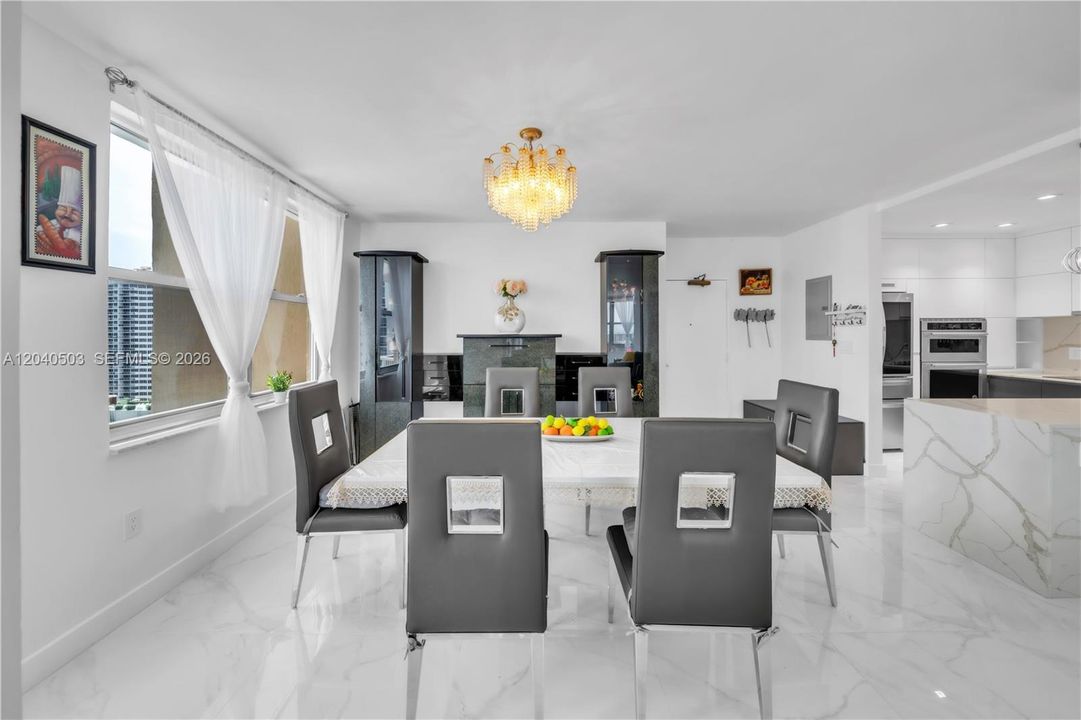 В аренду: $4,800 (2 спален, 2 ванн, 1275 Квадратных фут)