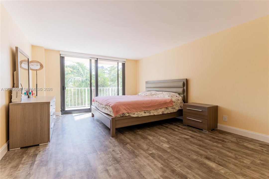 В аренду: $3,000 (2 спален, 2 ванн, 1240 Квадратных фут)