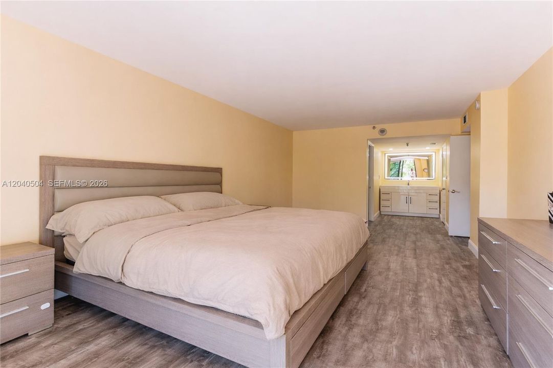 В аренду: $3,000 (2 спален, 2 ванн, 1240 Квадратных фут)