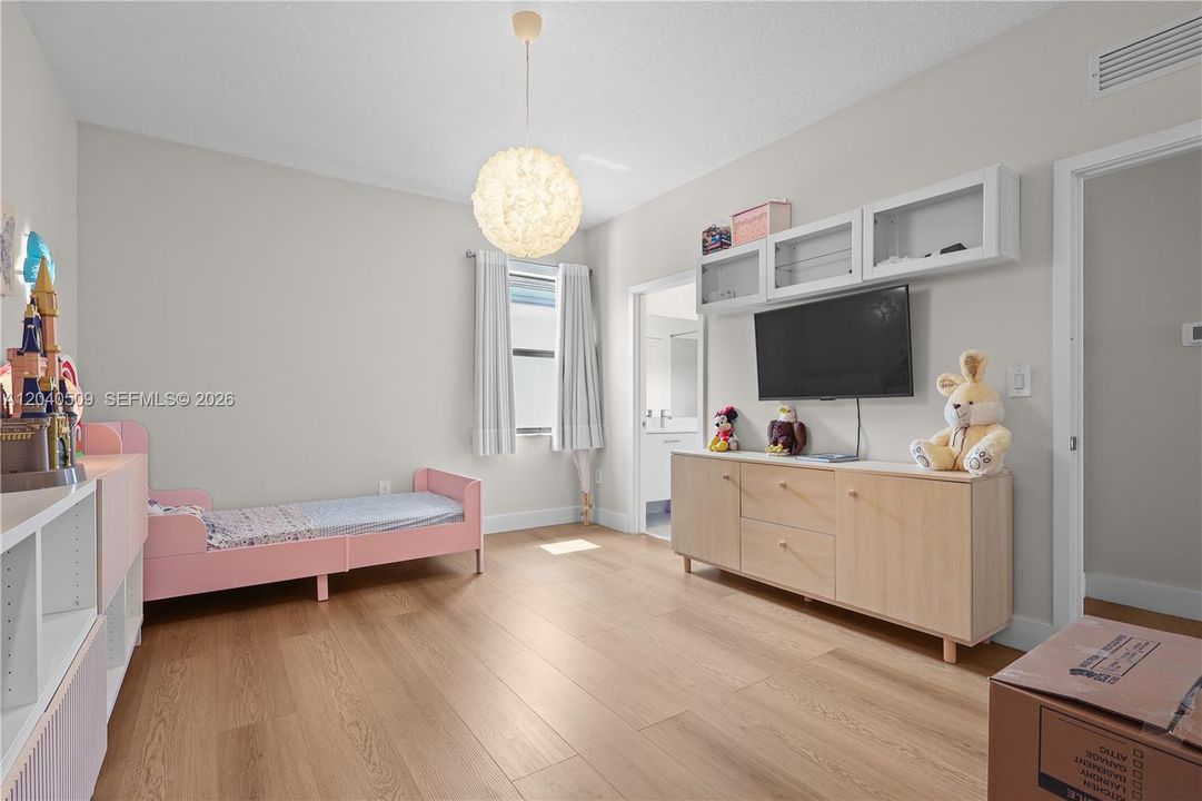 For Sale: $1,490,000 (5 beds, 4 baths, 3381 Square Feet)