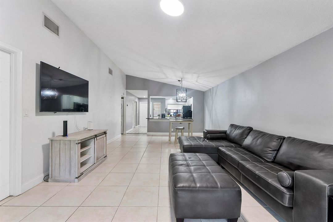 4149 Palm Forest Dr S_013