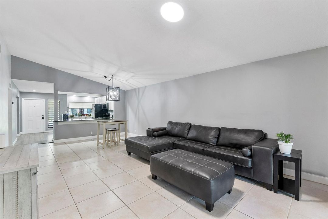 4149 Palm Forest Dr S_012