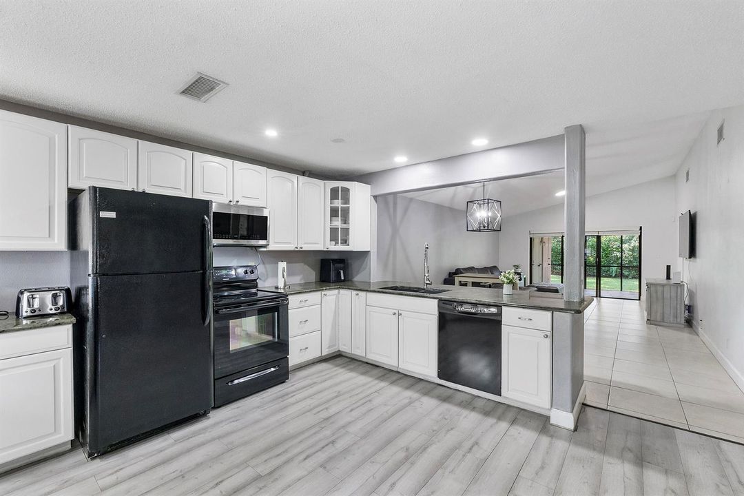 4149 Palm Forest Dr S_005