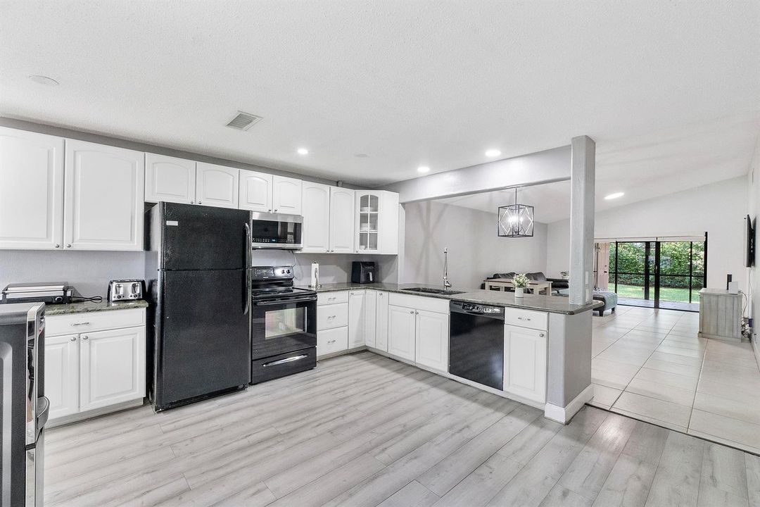 4149 Palm Forest Dr S_001