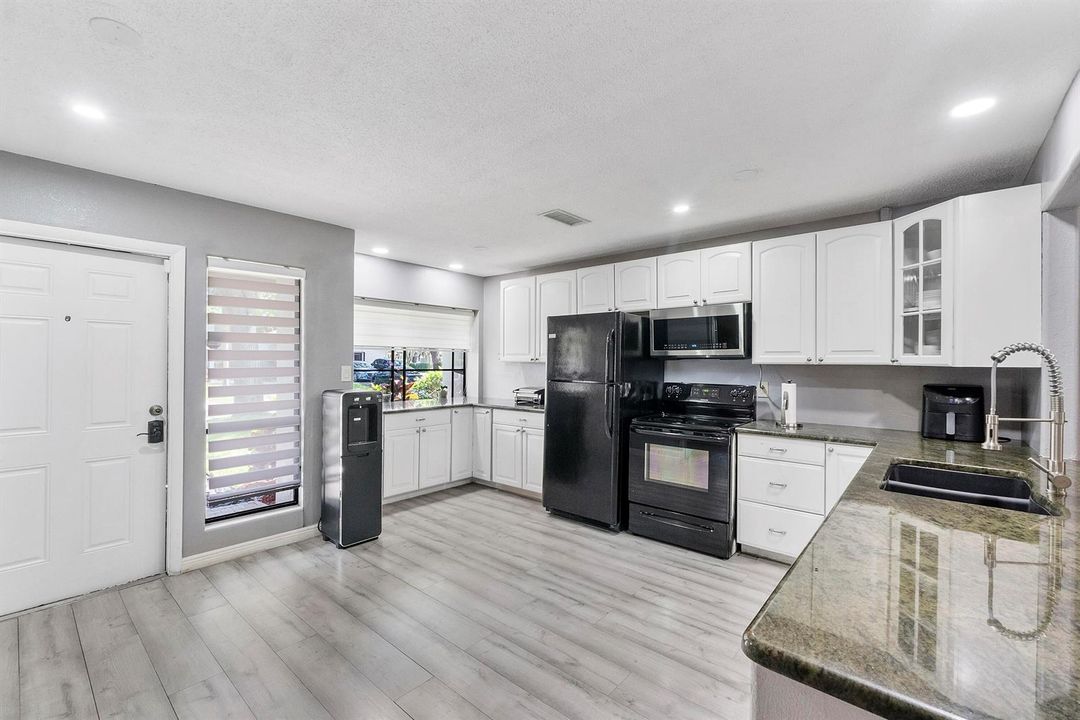 4149 Palm Forest Dr S_003