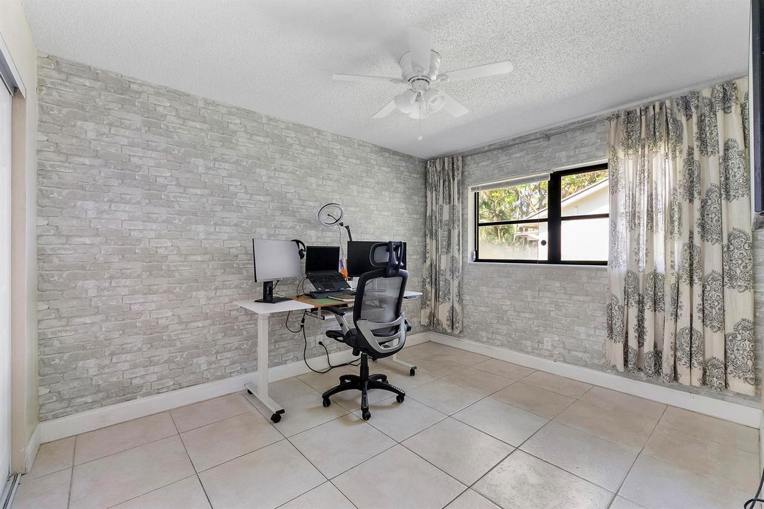 4149 Palm Forest Dr S_019