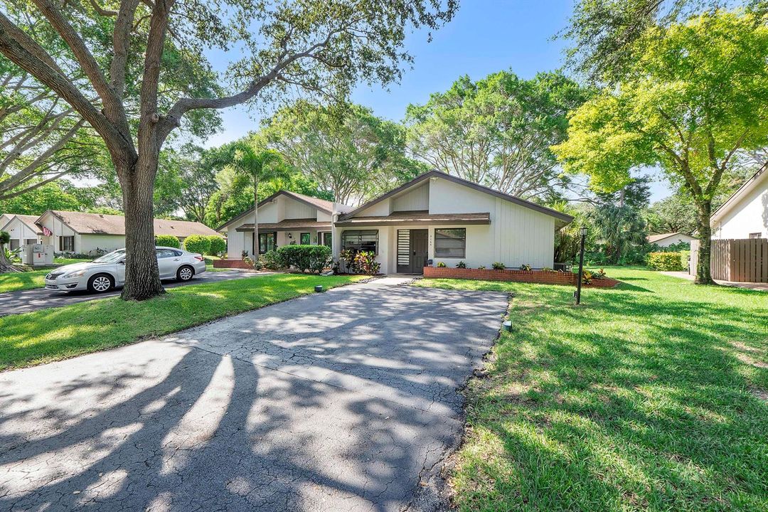 4149 Palm Forest Dr S_039