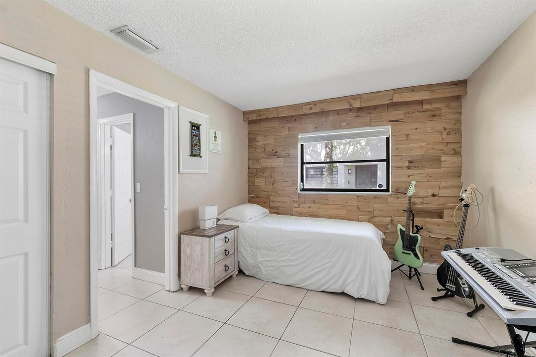 4149 Palm Forest Dr S_025