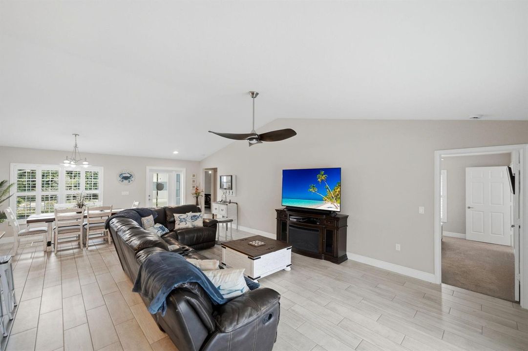 11-web-or-mls-186-ne-dominican-ter