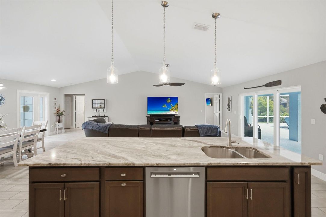 19-web-or-mls-186-ne-dominican-ter