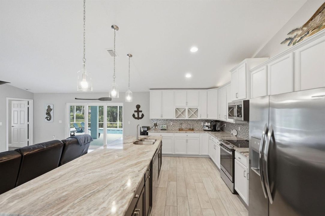 16-web-or-mls-186-ne-dominican-ter
