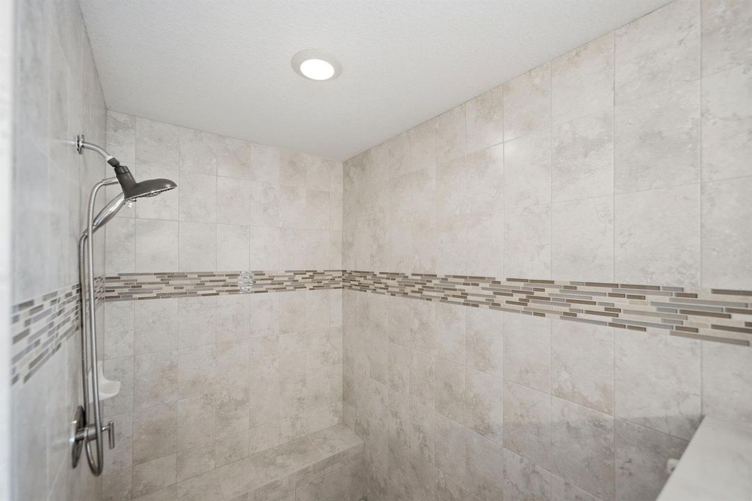 36-web-or-mls-186-ne-dominican-ter