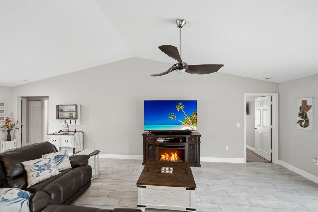 12-web-or-mls-186-ne-dominican-ter
