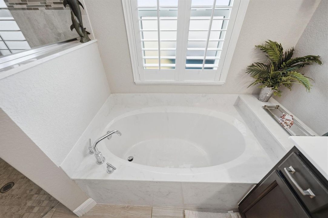 37-web-or-mls-186-ne-dominican-ter
