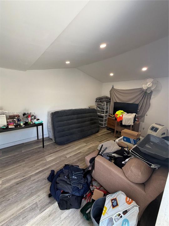 En Venta: $375,000 (3 camas, 3 baños, 725 Pies cuadrados)