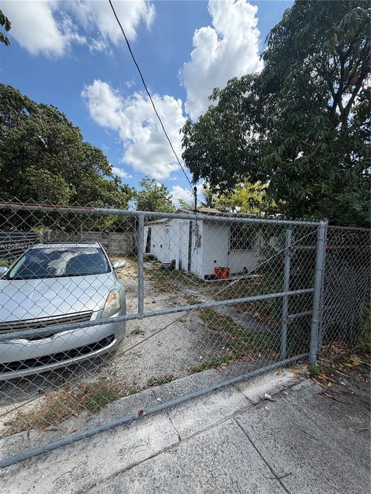 En Venta: $375,000 (3 camas, 3 baños, 725 Pies cuadrados)