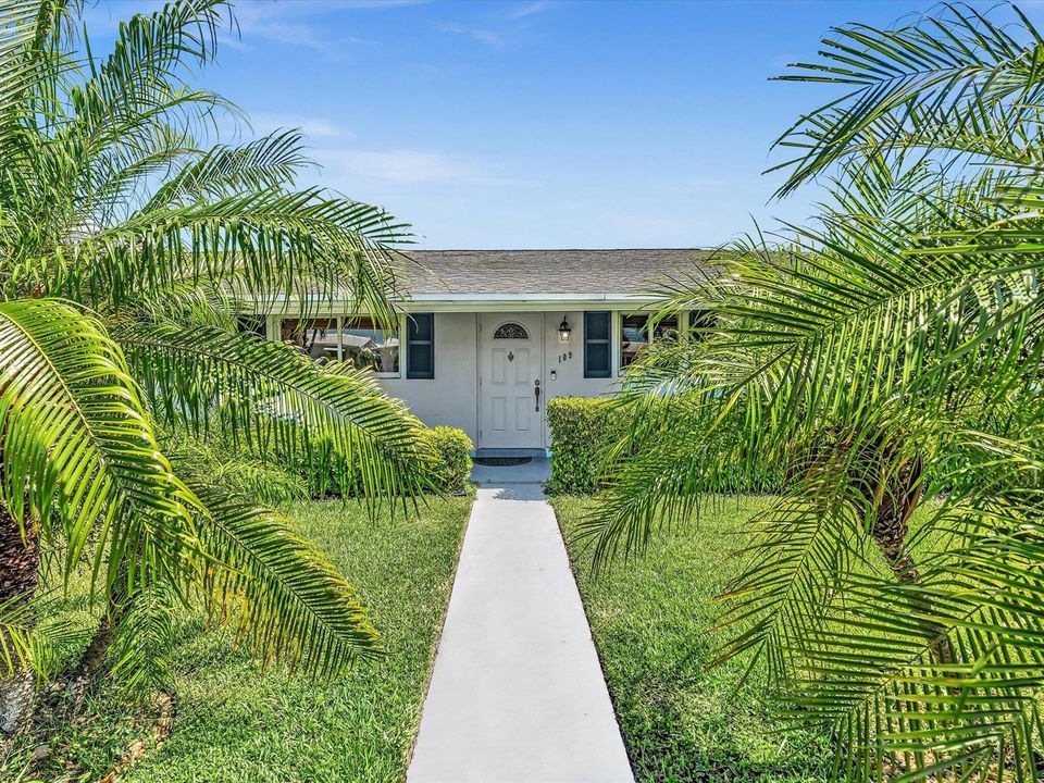 Palm Beach Lakes Villa