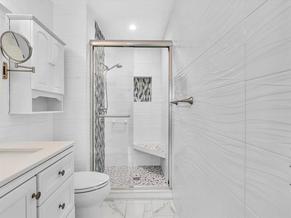 Updated Primary Suite Bath