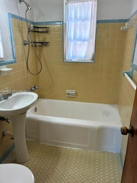 For Sale: $575,000 (2 beds, 1 baths, 1020 Square Feet)