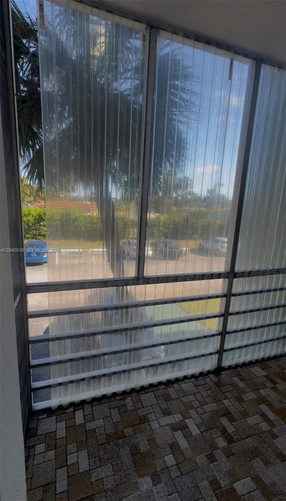 For Rent: $1,700 (1 beds, 1 baths, 780 Square Feet)
