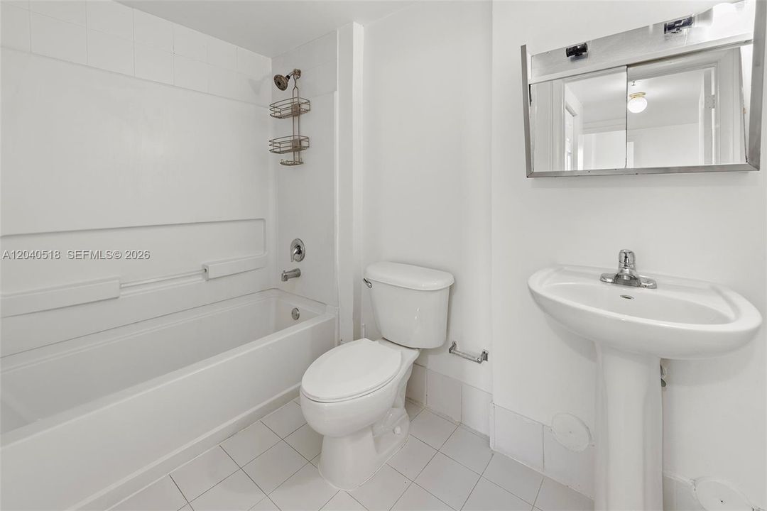 В аренду: $2,300 (2 спален, 2 ванн, 951 Квадратных фут)