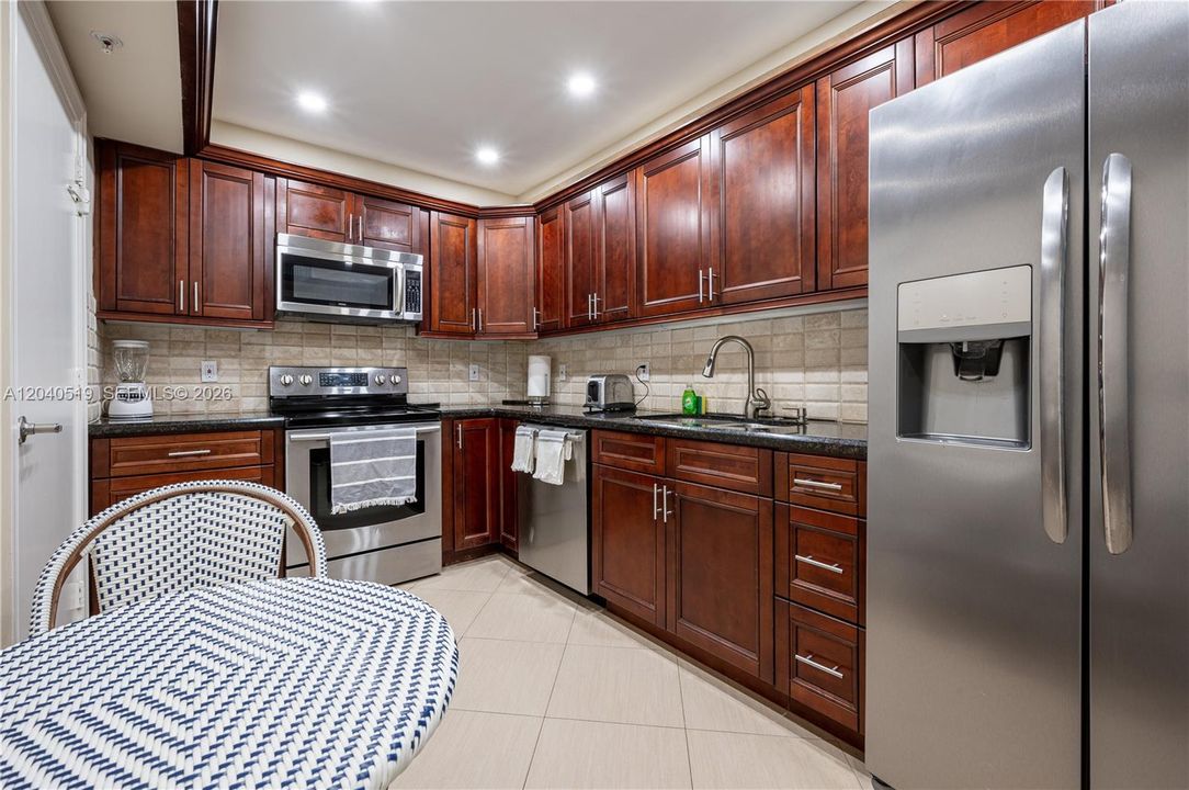 На продажу: $525,000 (2 спален, 2 ванн, 1178 Квадратных фут)