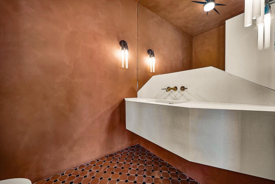 Private Full Bath to Gym