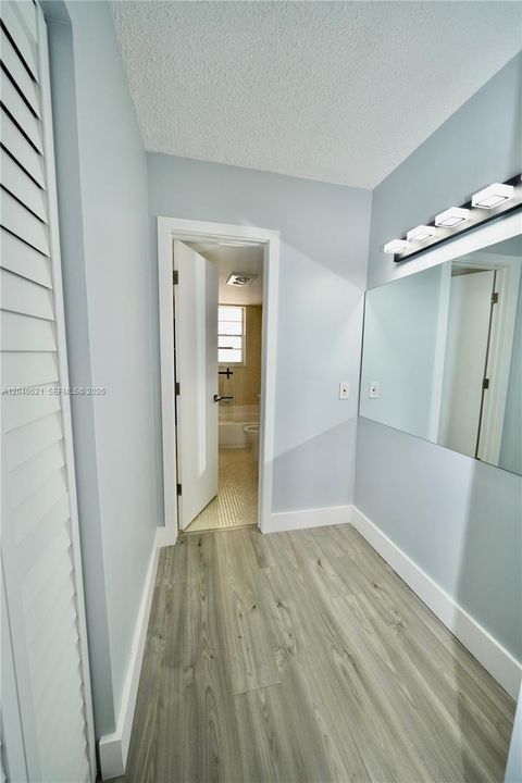 For Sale: $134,999 (1 beds, 1 baths, 933 Square Feet)