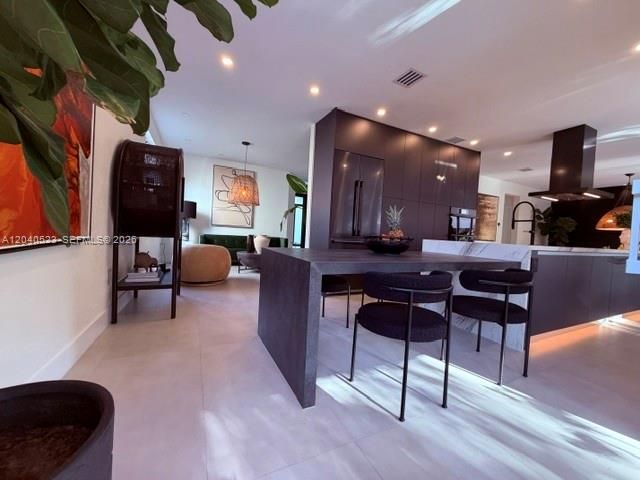 For Sale: $699,000 (5 beds, 3 baths, 2501 Square Feet)