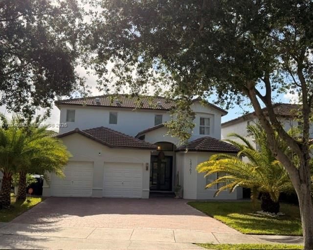 For Sale: $699,000 (5 beds, 3 baths, 2501 Square Feet)