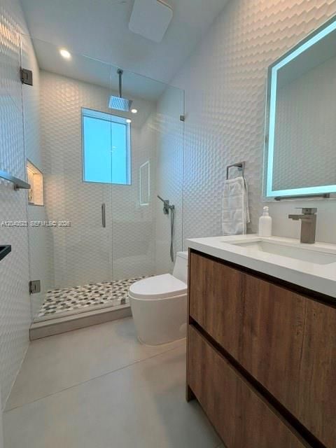 For Sale: $699,000 (5 beds, 3 baths, 2501 Square Feet)