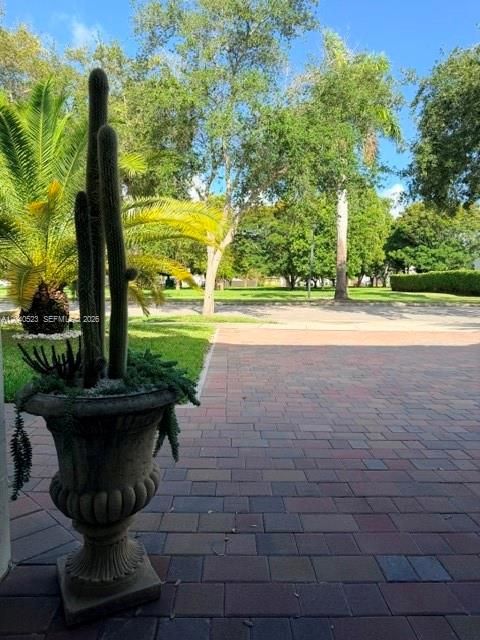 For Sale: $699,000 (5 beds, 3 baths, 2501 Square Feet)