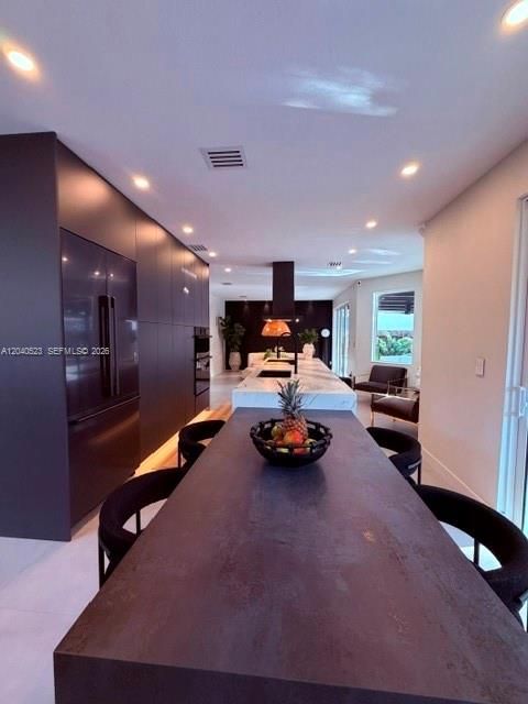 For Sale: $699,000 (5 beds, 3 baths, 2501 Square Feet)