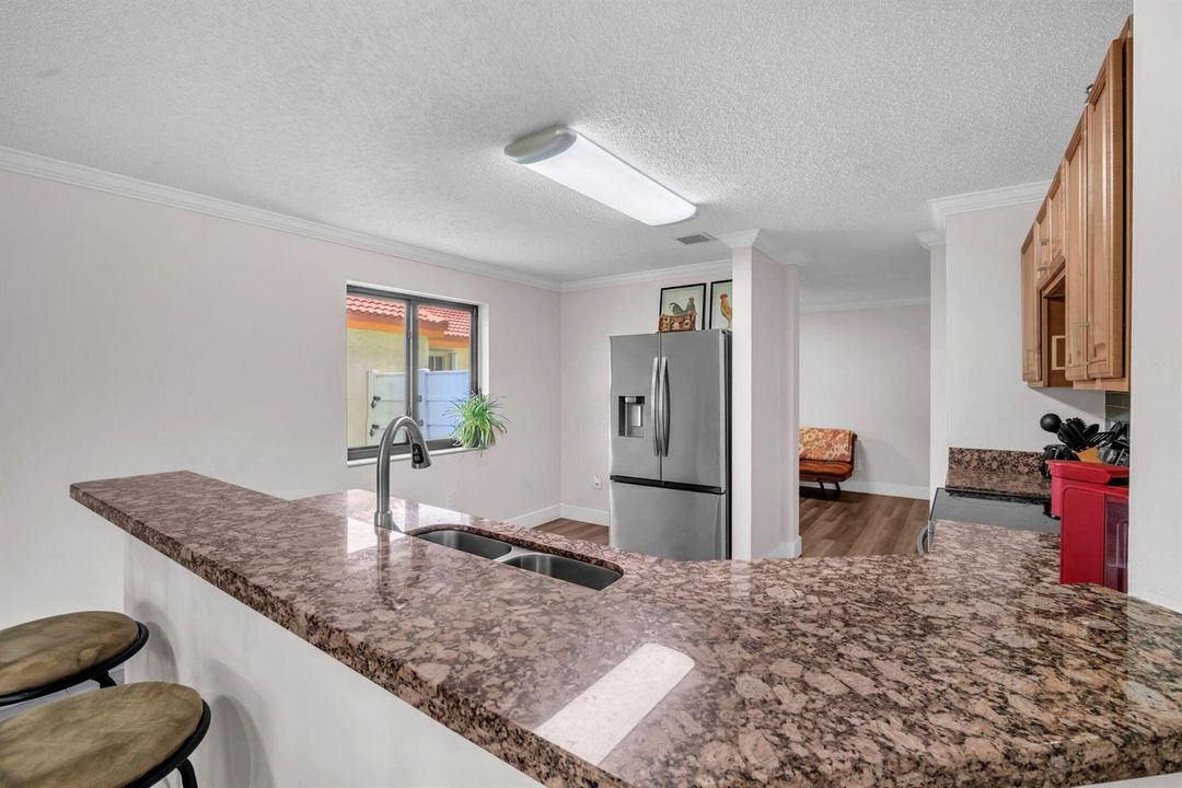 Kitchen with Eat-In Bar