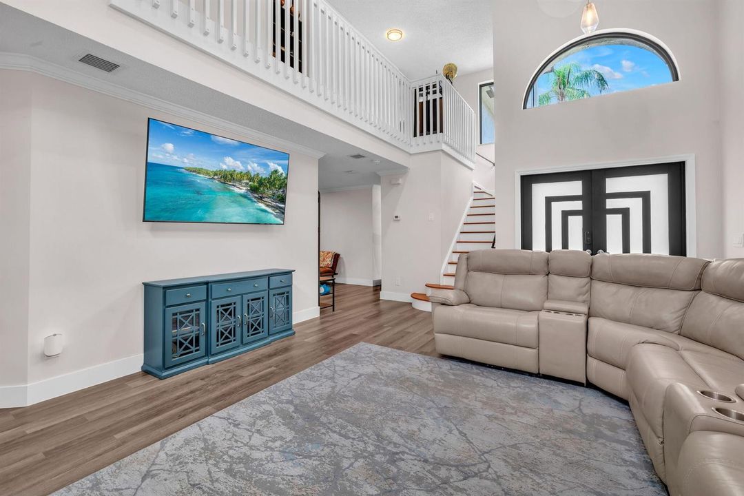 Formal Living Room & Foyer