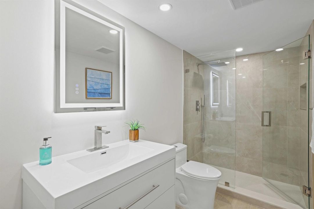 Guest / Hall Bath