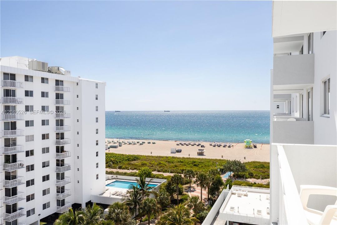 For Sale: $549,000 (1 beds, 1 baths, 654 Square Feet)