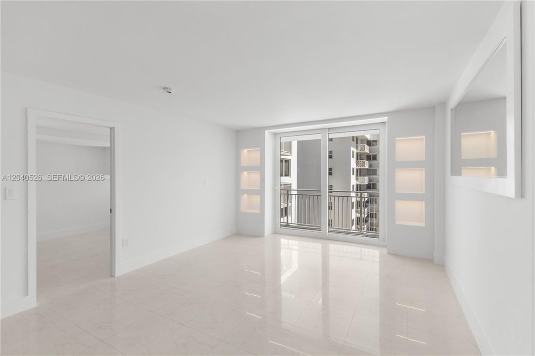 For Sale: $549,000 (1 beds, 1 baths, 654 Square Feet)