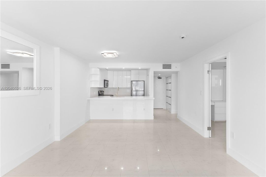 For Sale: $549,000 (1 beds, 1 baths, 654 Square Feet)