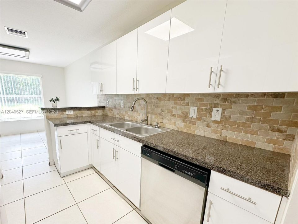 For Rent: $3,350 (3 beds, 2 baths, 1368 Square Feet)