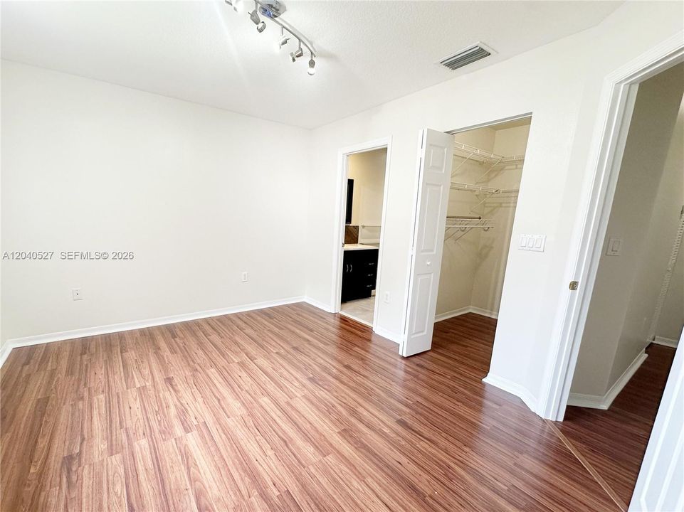 For Rent: $3,350 (3 beds, 2 baths, 1368 Square Feet)