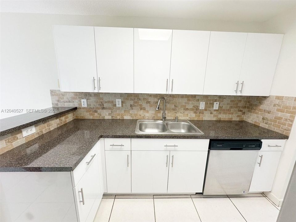 For Rent: $3,350 (3 beds, 2 baths, 1368 Square Feet)